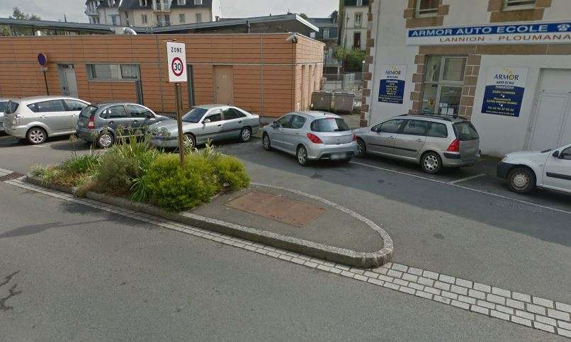 Stationnement gênant bloquant l